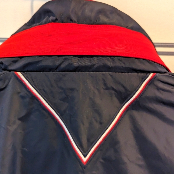 Tommy Hilfiger Men's Medium reversible, water resistant windbreaker (NWT) - Picture 7 of 16